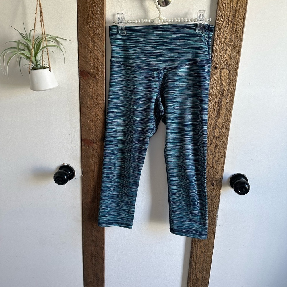 Old Navy Active Go Dry Performance Cropped Leggings Women’s Small
Euc